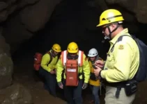 biólogo resgatado em caverna